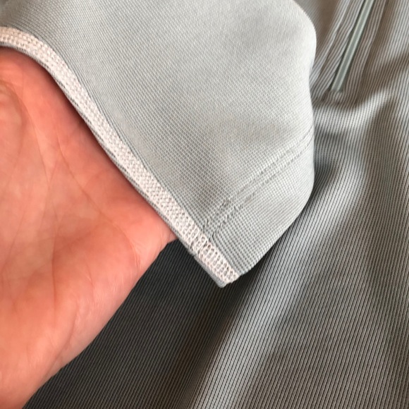 North Face 1/4 zip flight series pullover - Picture 2 of 6